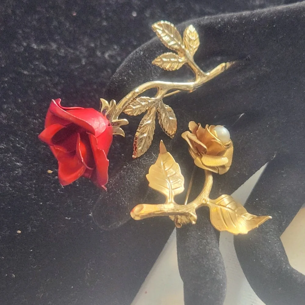 Vintage Rose Brooch lot Red Enamel Gold Tone‎ Faux Pearl Floral Pins 2pc